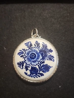 Collar Colgante Delft Azul Reversible Cadena 20" Tono Plata Floral y Velero Foto 1 de 4