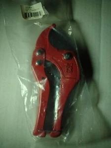 PVC PIPE CUTTER RATCHETING TYPE CUTS UP TO 1" RATCHET HAND CUT* - Picture 1 of 2