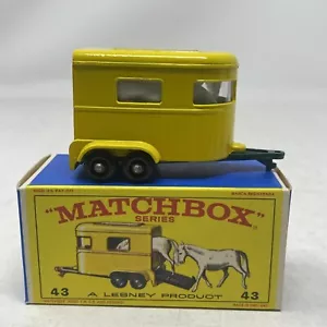Rimorchio pony Lesney MATCHBOX #43 vintage anni 60 con scatola giocattolo DIECAST cavallo completo - Foto 1 di 14