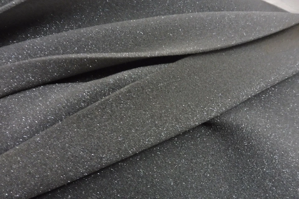 Auto- Schaumstoff,dicht, dunkelgrau, 2x 5 m x 187cm , Stärke  3 mm, per m € 5,00 - Bild 1 von 1