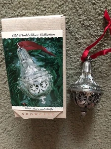 Hallmark "Silver Stars and Holly" Ornament 1993 - Picture 1 of 9