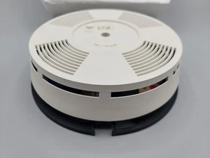 NEW ESL/GE/Interlogix Model 351 Fire Alarm Smoke Detector 64812329 Old Stock - Picture 1 of 3