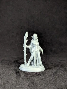 Reaper Bones Elfe weibliche Zauberin / Druide Miniatur für Dungeons and Dragons - Bild 1 von 2