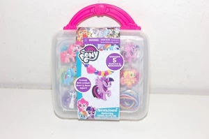 My Little Pony Set Attività 5 Charms 150 Perline 5 Collane Astuccio Nuovo - Foto 1 di 2