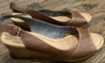 Sandália Feminina Dr Scholl’s Brentwood Marrom Salto Cunha Tamanho EUA 11 M - Imagem 1 de 4