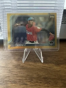 2025 Topps Serie 2 - Eury Pérez #487 Oro Arco Iris Lámina/50 - Imagen 1 de 2