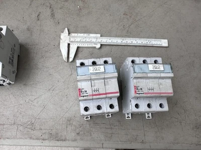 Portafusibles Legrand 10x38 IEC 269-2 - 3 polos - (Lote de 2) Foto 1 de 4