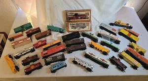 tyco life-like model power  HO Scale LOT of 32 rail cars VINTAGE NEW & USED - Picture 1 of 19