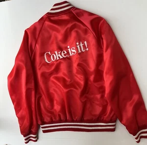 VTG Mens Med Employee Award Dallas 1983 Coca Cola Coke Is It Jacket Red Satin - Picture 1 of 15