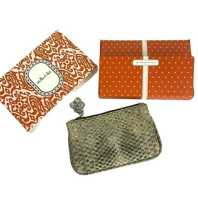 Cartera monedero Stella & Dot Soho Key Pouch gris piel de cordero piel de serpiente en relieve Foto 1 de 4