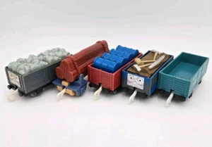 2009 Thomas & Friends Trackmaster Troublesome Trucks 4 Cargo Cars & Logging Car - Picture 1 of 7