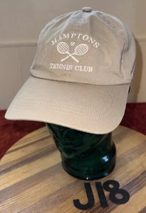 HAMPTONS TENNISCLUB BEIGE STRAPBACK ADJ MÜTZE! Sehr guter Zustand. J18 - Bild 1 von 3