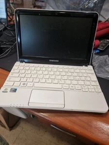 Netbook Samsung NC110 10,1" 1 GB ATOM N550 1,66 GHz  Windows 7 E Alimentatore  - Foto 1 di 7