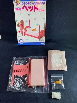 (MR 5) Cama con cuatro carteles vintage japonesa TOMY SAiLA rosa con cobertor 18 Foto 1 de 3