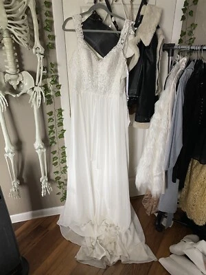 Mon Cheri Wedding Dress with Train - Image 1 of 4