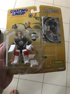 Figura de hockey Dominik Hasek 1998 Starting Lineup sellada Buffalo Sabres - Imagen 1 de 2