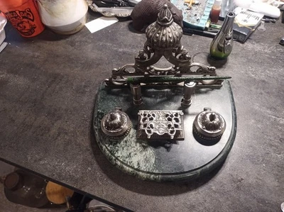 Tintero doble de plata vintage ornamentado europeo de finales del siglo XIX con base de mármol Foto 1 de 4