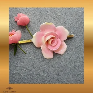 Vintage Pink Porcelain Rose on Gold Tone Metal Bar Brooch - Picture 1 of 14