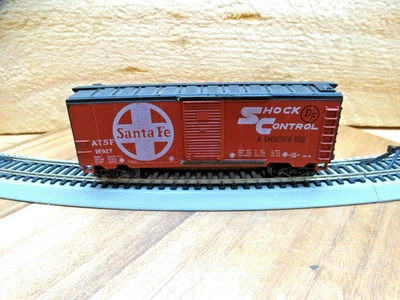 TYCO HO Scale 41' Weighted Santa Fe Shock Control ATSF 16927 Box Car - Image 1 of 4