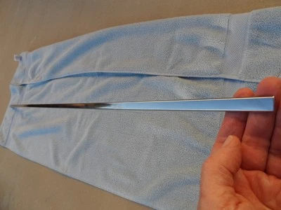 Carrocería de puerta Buick Riviera 1963-1965 moldura lateral derecha o izquierda bonita abolladura original sin abolladuras Foto 1 de 4