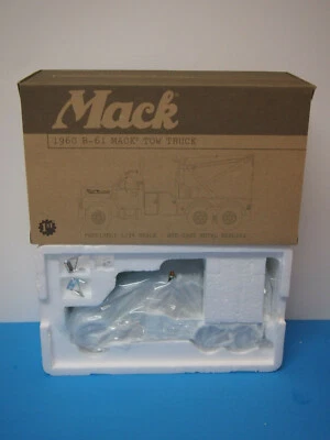 First Gear British Patroleum B-Mack Wrecker 19-2240 - Image 1 of 4