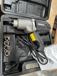 800 W 7 AMP elektrische Leistung 1/2 Zoll Dr Schlagschrauber max. Drehmoment 240 Fuß Pfund mit 4 Stück Steckdosen - Bild 1 von 5