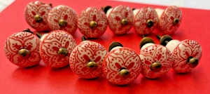 12er Set - Keramik rot-weiß Blumenmuster - Türklinken/Schubladengriffe - Bild 1 von 8