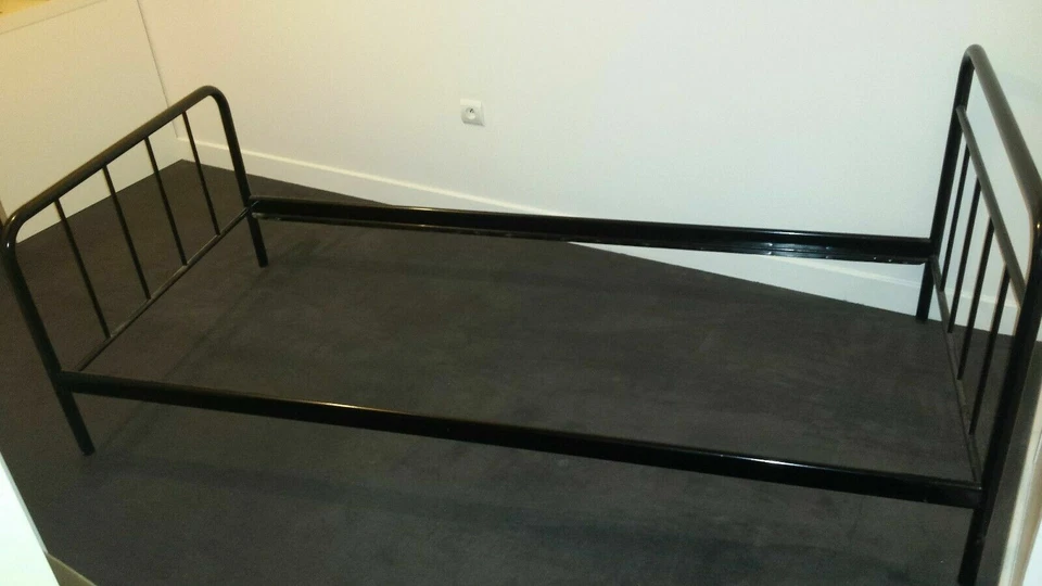 Lit métal noir laqué 1 place 90 x 200 vintage - Photo 1/1
