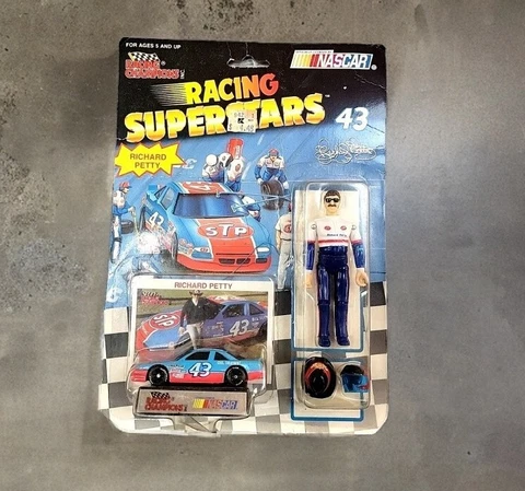 Nascar Richard Petty Figure & Die Cast Car Racing Champions 43 STP SEALED Cover