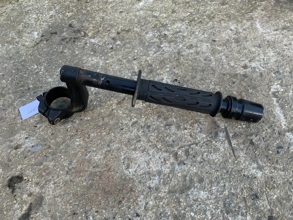 Clipe lateral esquerdo Yamaha Fj1200 de um modelo Abs 1991 - Imagem 1 de 1