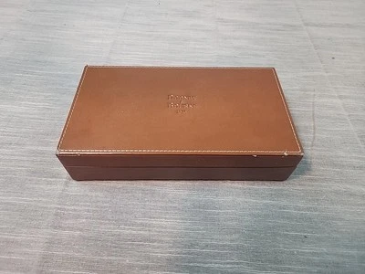 Caixa de couro Dooney & Bourke 1975 marrom estojo rígido - Imagem 1 de 4