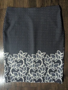 NY Clothing Co Damen Marine & Weiß Geometrisches Muster & Blumen Akzent Midirock Größe L - Bild 1 von 12