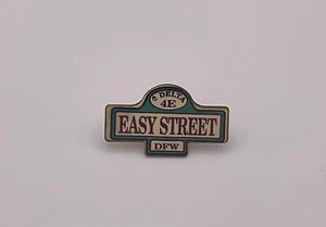 Pin Easy Street DFW de Delta Air Lines - Imagen 1 de 2