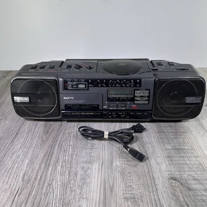 Reproductor de CD estéreo AM/FM radio Boombox Sanyo de colección MCD 550K casete no funciona - Imagen 1 de 20