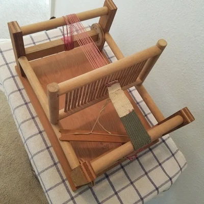 Винтажный деревянный настольный ткацкий станок Handcrafters Waupun Wi Peacock ширина плетения 6 дюймов - Изображение 1 из 4