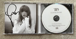 The Tortured Poets Department TTPD Taylor Swift CD AUTOGRAFATO FIRMATO Album - Foto 1 di 3