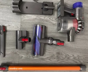 Dyson V8 Absolute Cyclone Vacuum Cordless Used Fully Working In Good Condition - Picture 1 of 4