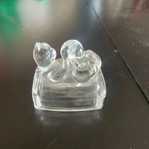 Vintage cat on back with ball avon 24% lead crystal figurine - Picture 1 of 5