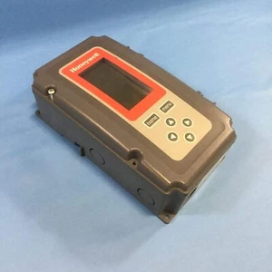 Honeywell T775B2040 Electronic Temperature Controller 4 SPDT 2 Floating Outputs - Picture 1 of 5