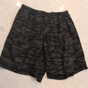 Lululemon Shorts Mens Large Green Camo  Lined Gym Running  - Picture 1 of 11