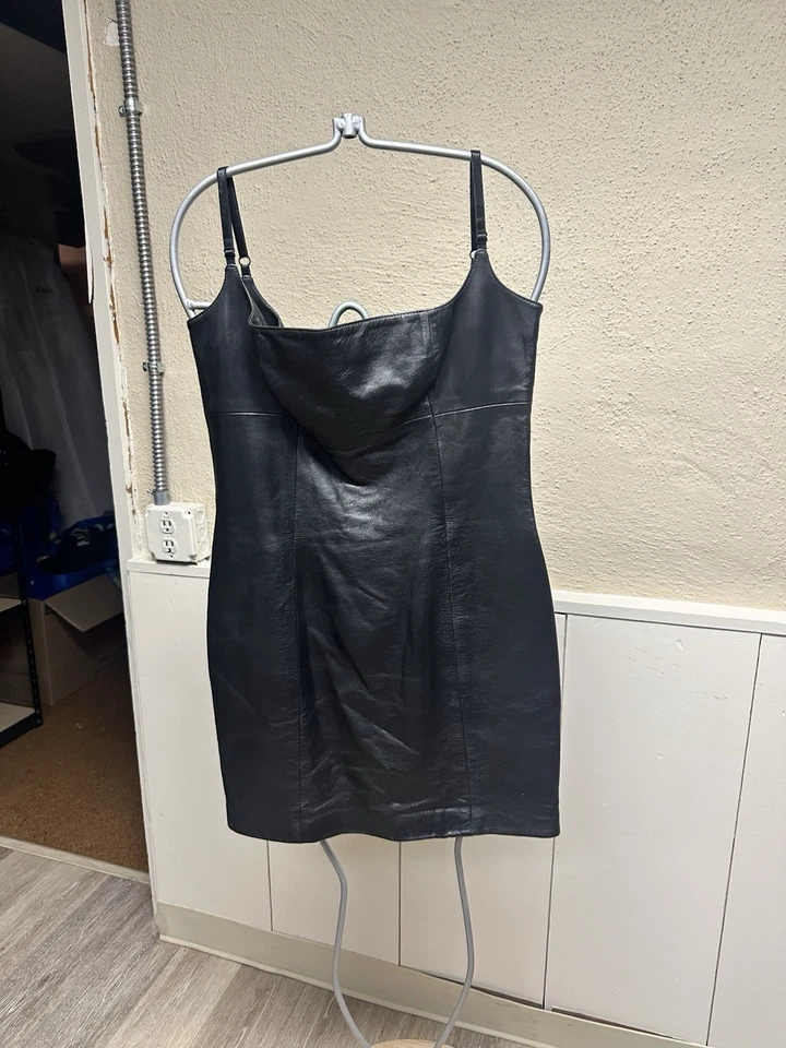 Винтажное мини-платье Carmen Marc Valvo черное натуральная кожа размер 12 - Изображение 1 из 4