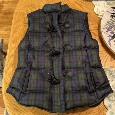 Brooks Brothers Woman’s Puffer Vest Pre-Owned Size MEDIUM  - Image 1 of 4
