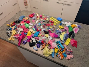 Überwiegend Barbie Kleidung Diverses Paket - Bild 1 von 12