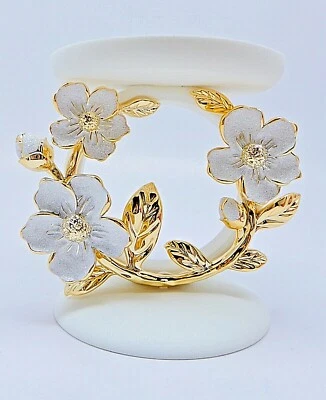 BATH & BODY WORKS WHITE & GOLD FLOWER RING CERAMIC PEDESTAL CANDLE HOLDER 3 WICK - Image 1 of 4