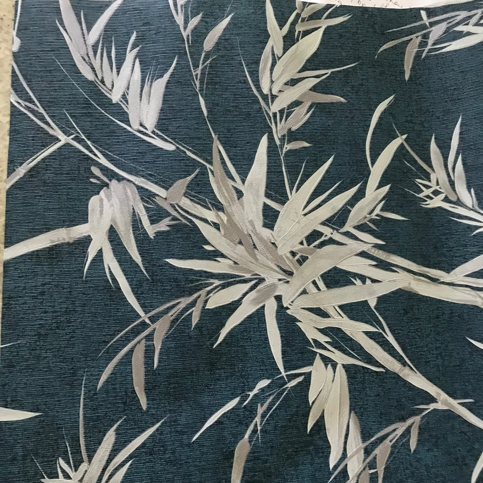 Papel de pared AS no tejido doble rollo azul oscuro tropical con fronda de palma blanca Foto 1 de 4