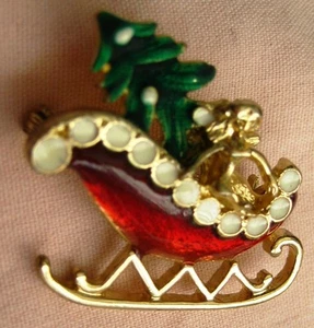 DE COLECCIÓN Broche Verde y Rojo Esmalte Árbol de Navidad y Ángel en Trineo, Tono Dorado - Imagen 1 de 3