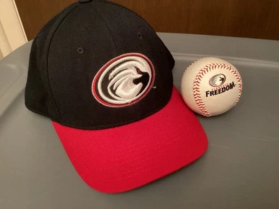 Gorra de béisbol Zephyr ZHat Florence Freedom Frontier League 7-18 y pelota de recuerdo Foto 1 de 4