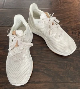 New Balance Fresh Foam Roav V2 Womens Size 5 Wide White Running Shoes Sneakers - Picture 1 of 13