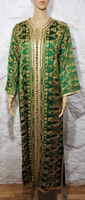 Precioso caftán de seda verde marroquí vintage bordado dorado pesado años 60 Foto 1 de 4