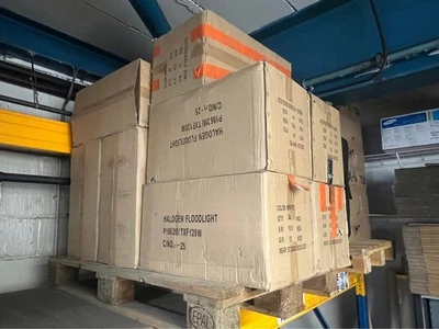 Joblot 200 x 120W Floodlight Outdoor IP44 Tungsten Xenon Halogen, boxed £3/unit - Image 1 of 2